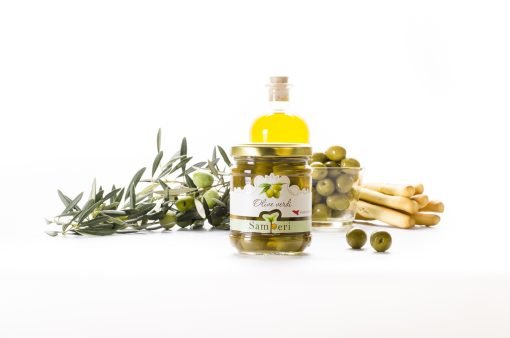 Aperitivo con olive verdi biologiche