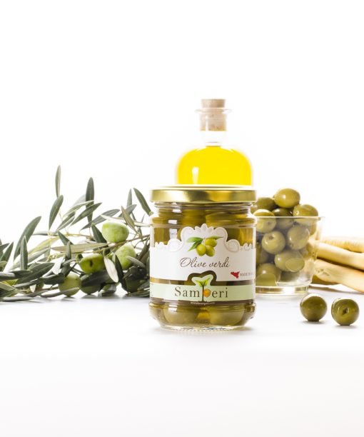 Aperitivo con olive verdi biologiche